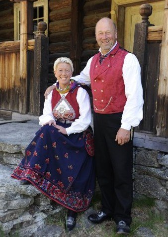 Hilde og Odd Bergerud på gården